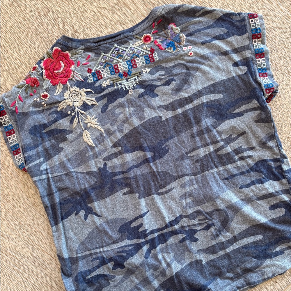 Johnny Was Floral Embroidered Camo Top Tee - Picture 8 of 11